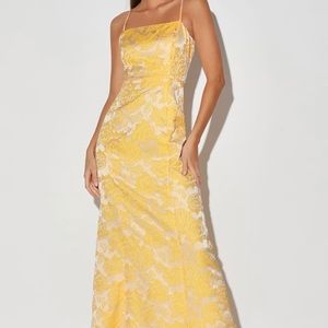 NWT Lulu’s Bright Blooms Champagne and Yellow Floral Jacquard Maxi Dress